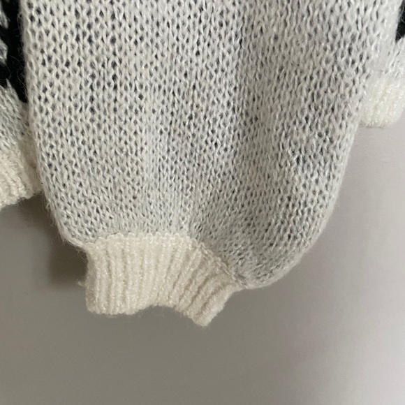 Hollister Cropped Sweater - Picture 10 of 10